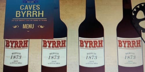 Menu Caves Byrrh et bouteilles de vin Byrrh vintage de 1873 aux Gîtes Mas D'en Ratéro à Thuir, France