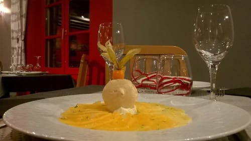 Ein Blick auf das Talent des Küchenchefs im Restaurant von Puits-Fleuri in Vattetot sur Mer
