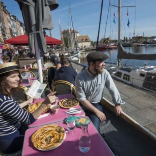 Couple eating their brunch in Honfleur.