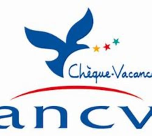 Logo Chèques Vacances avec oiseau bleu et étoiles, bon de vacances accepté à La Maison De L'Épine à Aime-la-Plagne