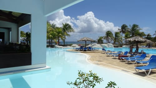 Apartments with swimming pool stay by the sea in Guadeloupe