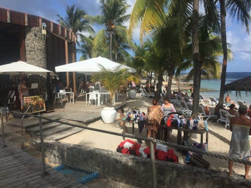 Bar & restaurant by the beach next to the residence - Caribluewave Apartments