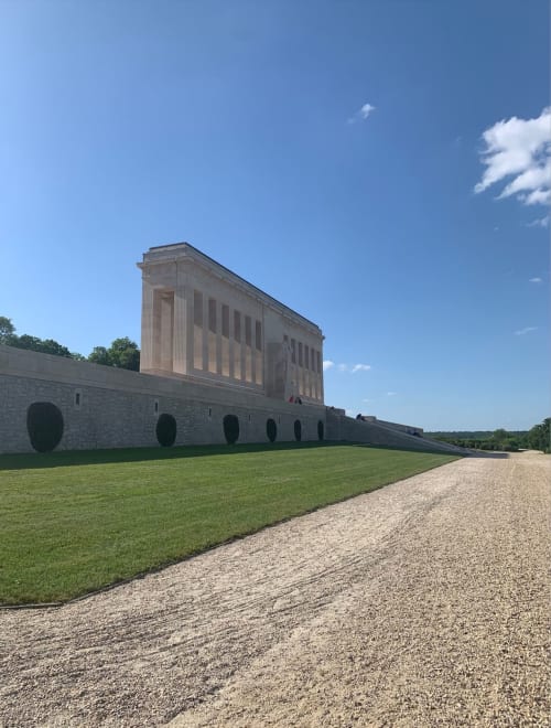 Forteresse de pierre classique aux colonnes des Remparts de Joussaume Latour à Château-Thierry, France