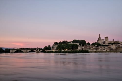 Pont d'Avignon et Palais au coucher de soleil, Love And Spa, Meynes France