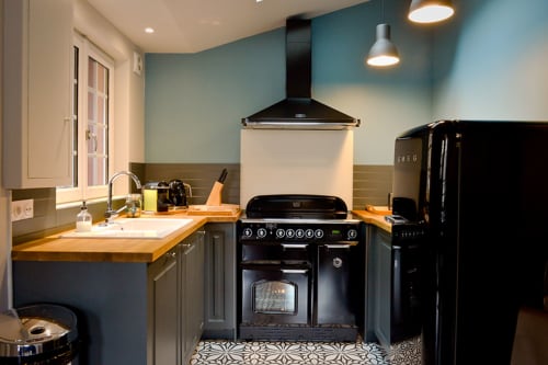 Kitchen space fully equipped with fridge and oven, The house of Pierre and Valérie, Sainte-Catherine, Honfleur.