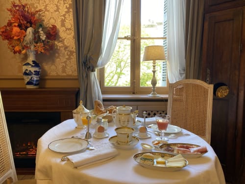 prendre le petit déjeuner à la Demeure Saint Louis