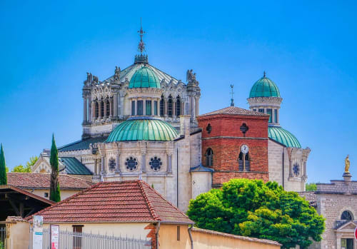 Cathédrale orthodoxe russe près du Château de Grandmont B&B à Blacé, France