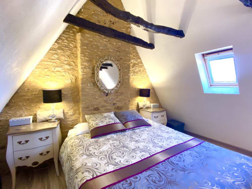 sarlat-chambre-vue sur cité médiévale-la clef des songes-chambre mansardée avec climatisation-salle de bain attenante-petit déjeuner inclus