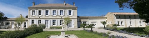 Le Manoir Lacustre, bed and breakfast a Queyrac, Francia con giardini curati e architettura in pietra