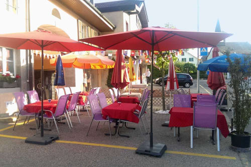 Terrasse extérieur sous le soleil, Au P'tit Bonheur, Maison d'hôtes, Suisse.