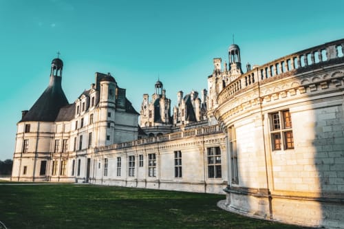 Architecture de château au Domaine Des Bois Argentés, luxueux gîte en Pruniers-en-Sologne, France