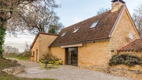Stone cottage Vue Sur Gindou in Gindou, France with patio seating and countryside views