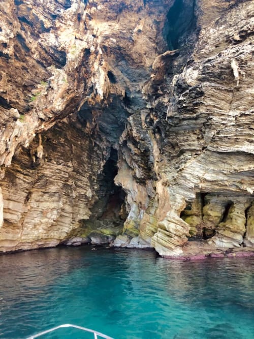 Turquoise cove with dramatic limestone cliffs at Castellammare del Golfo, Sicily – Casa Vacanze Del Golfo