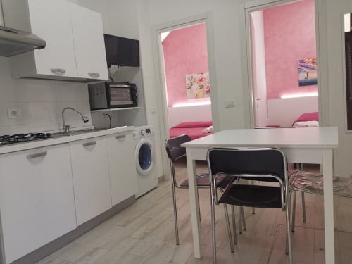 Modern kitchen and dining area in Apartment Rose at Casa Vacanze Del Golfo, Castellammare del Golfo, with pink bedroom