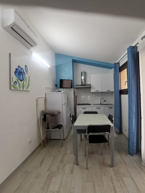 Modern kitchen and dining area in Apartment Sea at Casa Vacanze Del Golfo, Castellammare del Golfo, with white cabinetry and