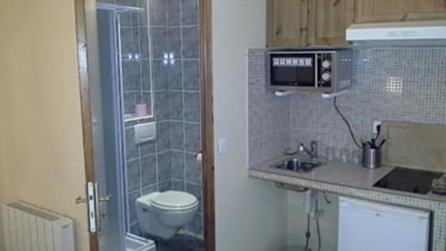private studio near Paris - 3 persons -studio with bathroom - Residence Molière in Montrouge