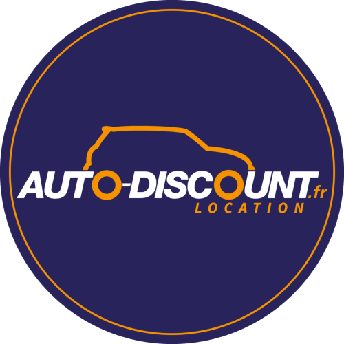 Logo de location de voitures Auto-Discount avec accents orange sur fond de cercle bleu foncé