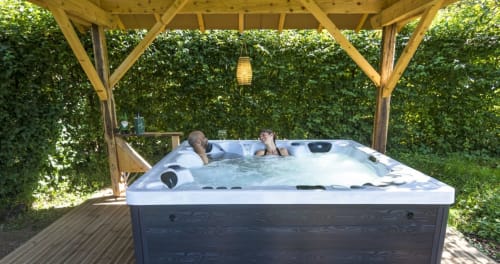 Aux Gîtes, Chambres, Table d'Hôtes "La Landre", Relaxation, détente, en amoureux dans un spa de qualité thérapeutique en pleine nature avec vue sur la forêt et un plan d’eau.   