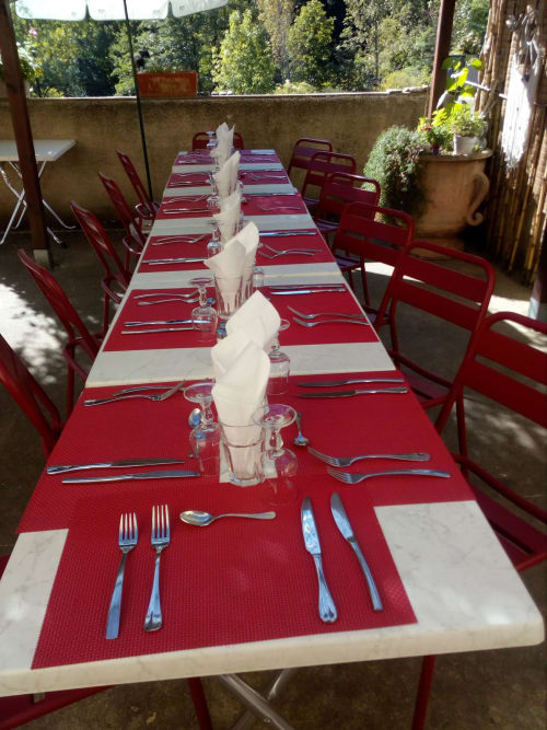 Terrasse du restaurant, Auberge de Barnas, Auvergne rhone alpes.