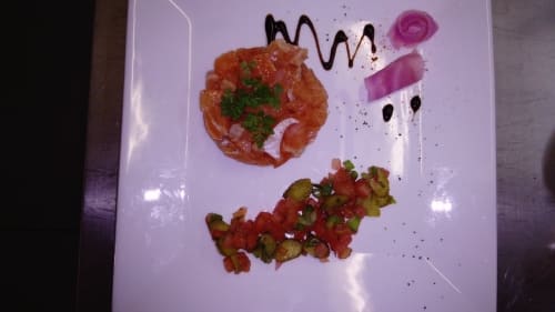 Plat au saumon, restaurant auberge de Barnas.