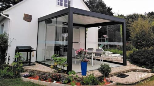 Pergola bioclimatique, villa la Case de mon père, Effet mer parenthèse, Pénestin, Bretagne. 