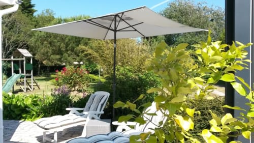 Vue sur le jardin depuis la villa, Case de mon père, effet mer parenthèse, Pénestin, Bretagne. 