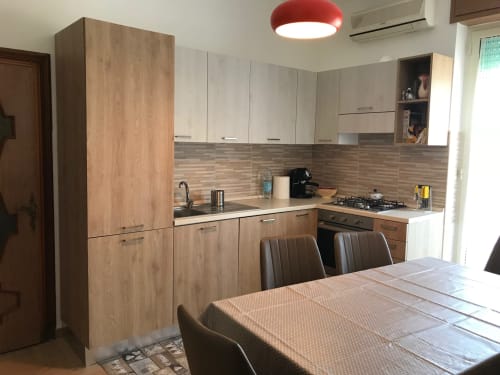 Modern kitchen and dining area in Lake View Panorama apartment at Appartamento Giustina, Gargazzone, with wood cabinetry and