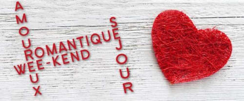 Cœur rouge avec texte "weekend romantique" sur bois blanchi à l'hôtel Marjori, Le Lauzet-Ubaye France