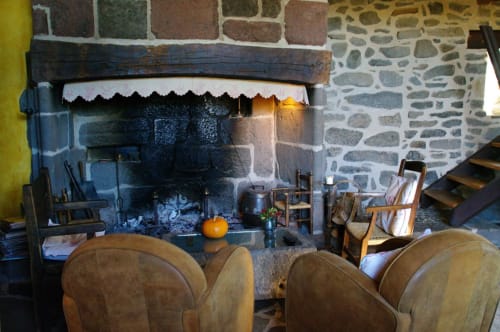 Spend a quiet vacation in Aveyron by the fireplace.
