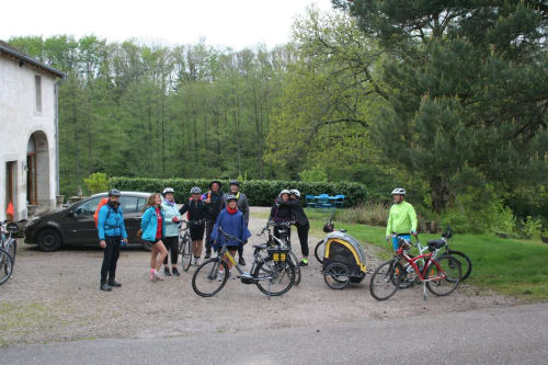 Accueil vélo, la voie bleue d'Epinal à Bains les Bains à Corre, de la Moselle à la Saône à vélo. Randonnées cyclistes ou pédestres à retrouver sur le site de l’office de tourisme d’Epinal.