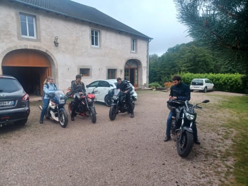 C’est un plaisir d’accueillir les motards, nous proposons de mettre les motos à l’abri dans un garage sécurisé. A 50km de Gérardmer Hautes Vosges Tourisme