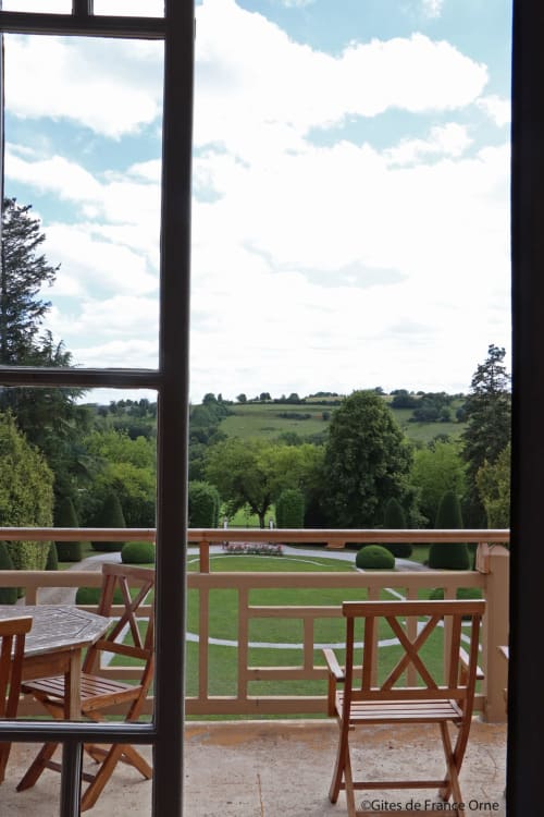Vue depuis le balcon de la chambre, Domaine des Thomins. 