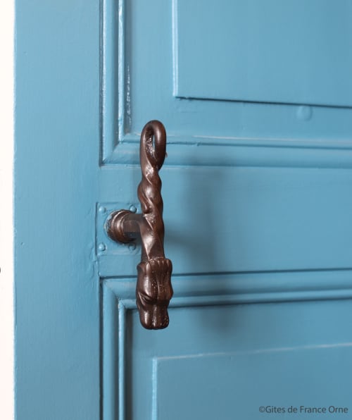 Poignée de porte, détails chambre d'hôte, Domaine des Thomins. 