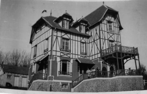 Histoire du lieux,  vue extérieur de la maison dans les années 30 Domaine des Thomins Maison d'hôte Cisai Saint-Aubin Hôtel Gacé, 