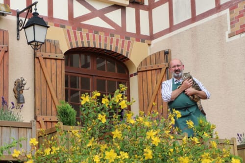 Votre hôte, Jean-François Renoux au Domaine des Thomins Maison d'hôte Cisai Saint-Aubin Hôtel Gacé 