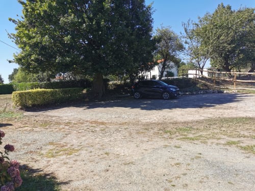 chambre double - logement pour deux - place de parking disponible - Maison d'hôtes - La Longère de Mina à La Petite Boissière en Nouvelle Aquitaine