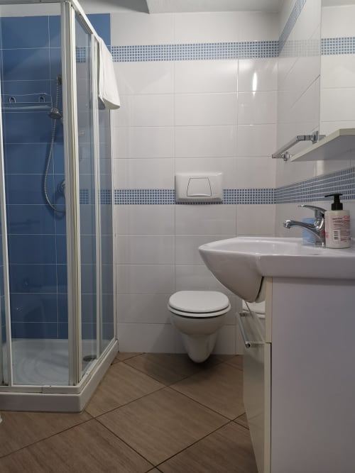 Modern bathroom in Studio Blu apartment at Casa Vacanze Del Golfo, Castellammare del Golfo, featuring white tiles, shower,