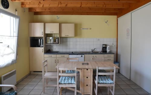 Cuisine équipée - Maison "Le Bugul" - 2 à 5 personnes - location vacances à Belle île en mer - les maisons de Kerdavid'île