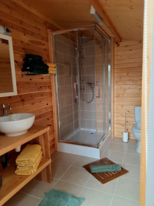 safari lodge tent - private bathroom - maison d'hôtes de La Boissière at Andillac - Tarn