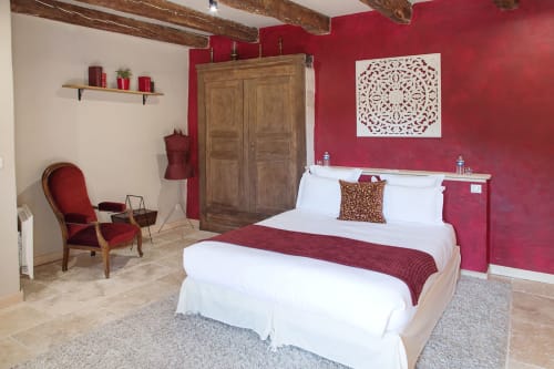 Chambre Grenat, double bed, bed and breakfast, Saint-Cirq-Lapopie. 