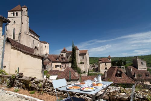 Vue depuis la terrasse, maison d'hôtes, village médiévale Saint Cirq Lapopie. 