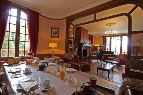 Salle à manger avec petit déjeuner, Domaine des Thomins Maison d'hôte Cisai Saint-Aubin Hôtel Gacé