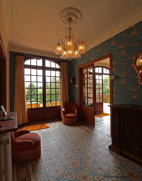Entrée & lustre Domaine des Thomins Maison d'hôte Cisai Saint-Aubin Hôtel Gacé