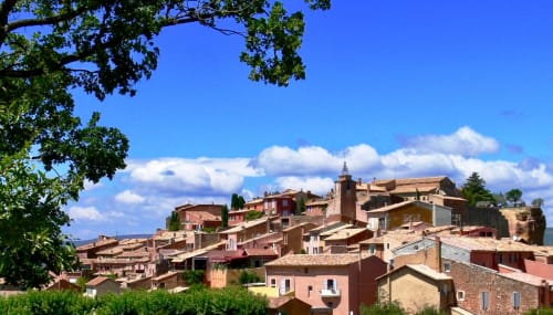 Provence Km28 B&B overlooks the picturesque hilltop village of Gordes with terracotta roofs and medieval architecture