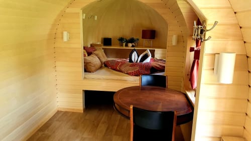 Gezellig interieur, zithoek, ongewone accommodatie, het clubhuis, Les refuges du chalet, België. 