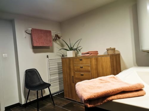 salle de bain équipée, appartement proche école de voile, logement pour famille, gite Carpe Diem, côté montagnes,