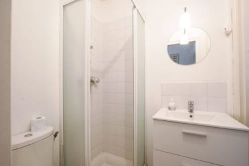 bathroom with shower - Cosy Rouen - Appart Hotel Rouen - Seasonal rental Rouen