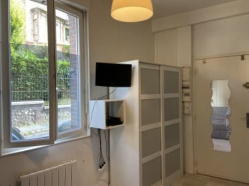 studio 1 person - tv HD - wardrobe - Cosy Rouen - Appart Hotel Rouen - Seasonal rental Rouen 