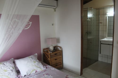 chambre indépendante rez de chaussée-séjour au soleil - vue mer- Location de villas et bungalow - Oasis de Grande Anse à Deshaies en Guadeloupe