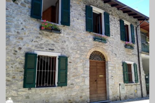 Casa Almut | vacanze per la famiglia, camere a Vezio, sul Lago di Como, sopra Varenna, in collina, Castello di Vezio, casa indipendente, intera proprietà, centro storico, sentiero del Viandante, lontano dal traffico, 